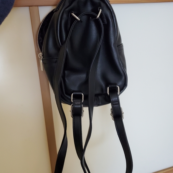 Cute lil black backpack purse - Picture 3 of 4